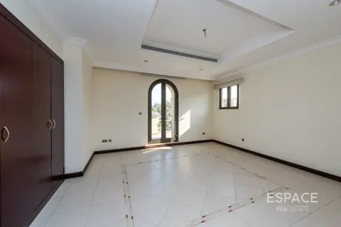 Villa in Palm Jumeirah, Dubai 4 bedrooms, 657 sq.m. № 61715 - photo 8