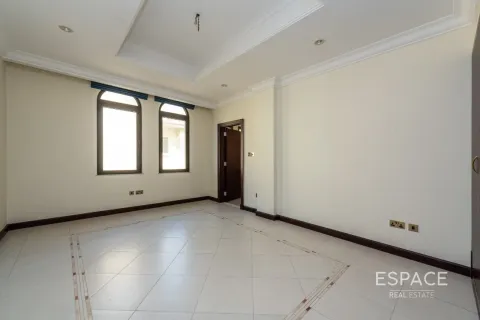 Villa in Palm Jumeirah, Dubai 4 bedrooms, 657 sq.m. № 61715 - photo 4