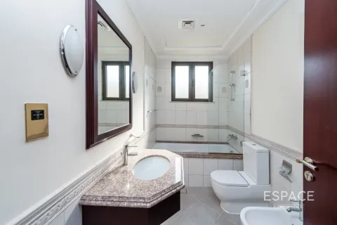 Villa in Palm Jumeirah, Dubai 4 bedrooms, 657 sq.m. № 61715 - photo 9
