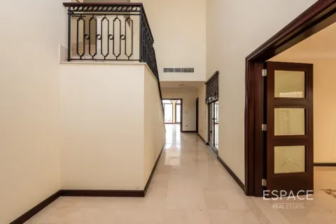 Villa in Palm Jumeirah, Dubai 4 bedrooms, 657 sq.m. № 61715 - photo 11