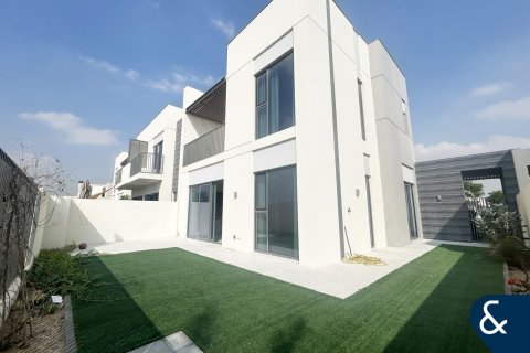 Villa in Sun, Arabian Ranches 3, Dubai 4 bedrooms, 224 sq.m. № 76697 - photo 1