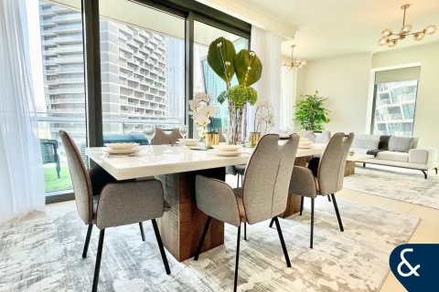 Apartment in Downtown Dubai (Downtown Burj Dubai), Dubai 3 bedrooms, 180 sq.m. № 76683 - photo 3