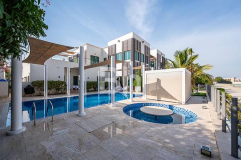 Villa en Palm Jumeirah, Dubai, 6 dormitorios, 1362 m², № 22940 - foto 1
