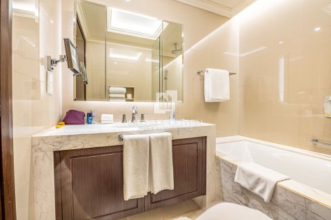 Снять в аренду квартиру в The Address Residence Fountain Views, Даунтаун Дубай (Даунтаун Бурдж Дубай), Дубай: 1 спальня, 100м², № 73126 - фото 11