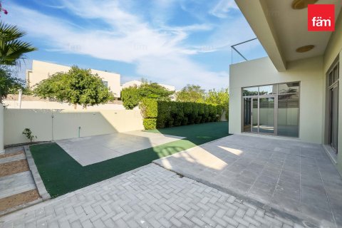 Villa in Al Furjan, Dubai 4 bedrooms, 619 sq.m. № 93420 - photo 14