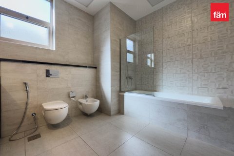 Villa in Al Furjan, Dubai 4 bedrooms, 619 sq.m. № 93420 - photo 26