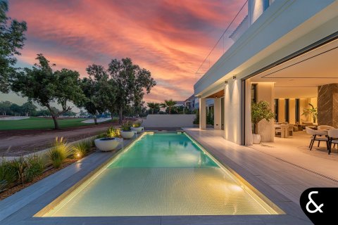 Купить виллу в Джумейра Гольф Эстейтс, Дубай: 5 спален, 672м², № 75464 - фото 1