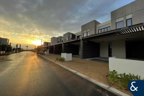 Купить виллу в Sun, Arabian Ranches 3, Дубай: 3 спальни, 180м², № 75457 - фото 11