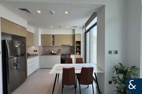 Купить виллу в Sun, Arabian Ranches 3, Дубай: 3 спальни, 180м², № 75457 - фото 3