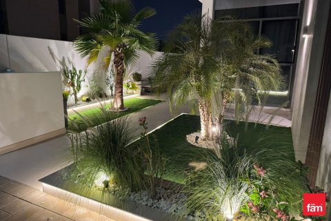 Townhouse in Dubai 4 bedrooms, 250 sq.m. № 48934 - photo 2