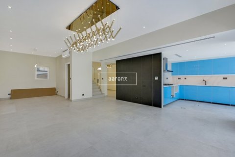 Villa in The Springs, Dubai 3 bedrooms, 243 sq.m. № 49742 - photo 4