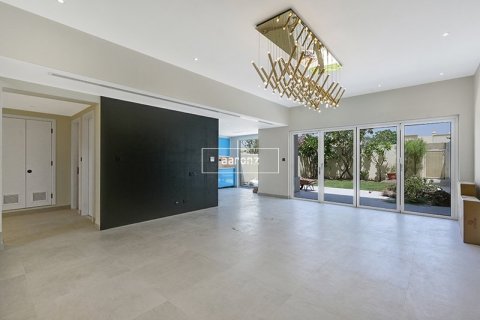 Villa in The Springs, Dubai 3 bedrooms, 243 sq.m. № 49742 - photo 3