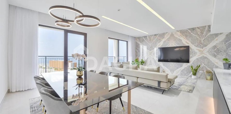 Квартира в Джумейре, Дубай, 3 спальни, 181.6м², № 6950
