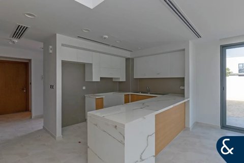 Adosado en Villanova, Dubai Land, Dubai, 4 dormitorios, 218 m², № 98607 - foto 2