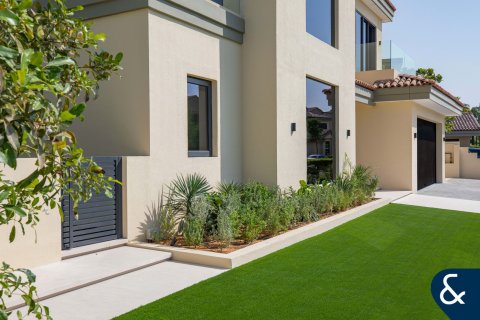 Villa en Jumeirah Golf Estates, Dubai, 5 dormitorios, 527 m², № 98614 - foto 9