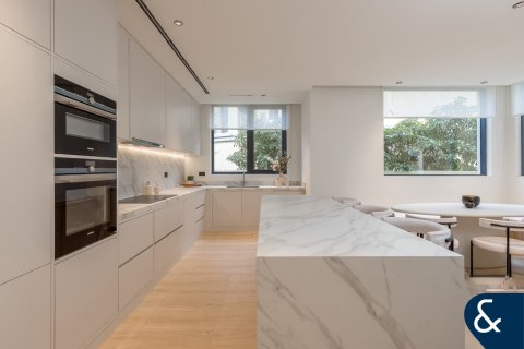 Villa en Jumeirah Golf Estates, Dubai, 5 dormitorios, 527 m², № 98614 - foto 14