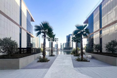Apartment in Business Bay, Dubai 2 bedrooms, 121 sq.m. № 43586 - photo 11
