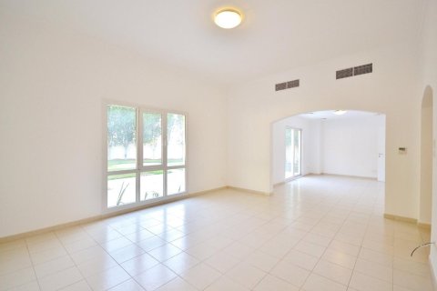 Villa in Meadows, Dubai 3 bedrooms, 311 sq.m. № 43594 - photo 5
