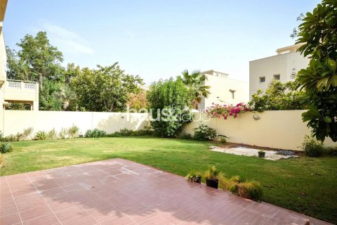 Villa in Meadows, Dubai 3 bedrooms, 311 sq.m. № 43594 - photo 4