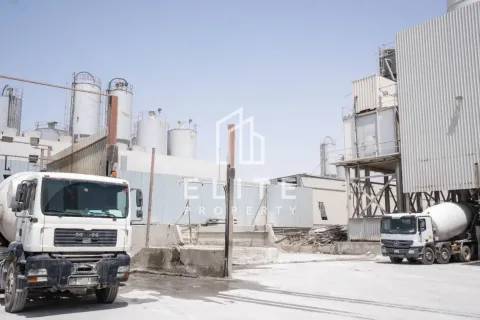 Factory in Al Quoz, Dubai 8268 sq.m. № 38928 - photo 6