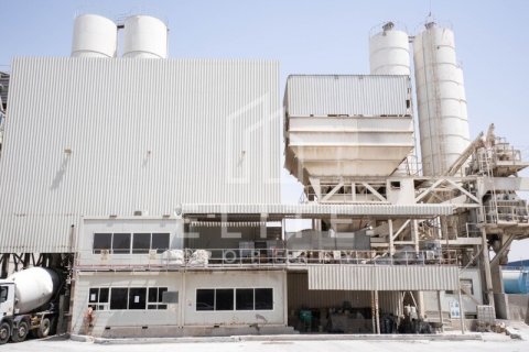 Factory in Al Quoz, Dubai 8268 sq.m. № 38928 - photo 6