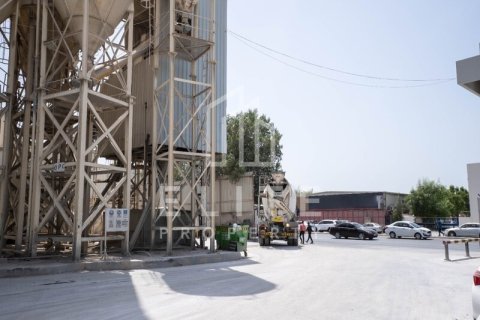 Factory in Al Quoz, Dubai 8268 sq.m. № 38928 - photo 10