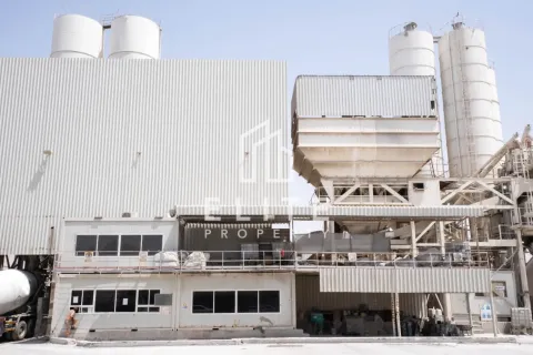 Factory in Al Quoz, Dubai 8268 sq.m. № 38928 - photo 7