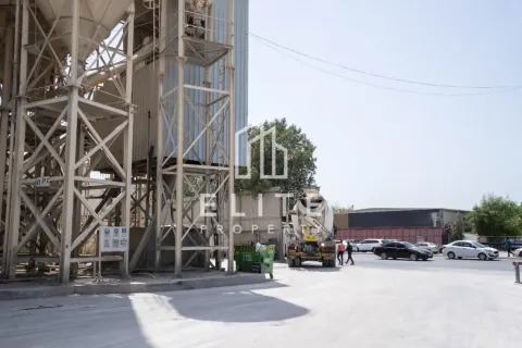 Factory in Al Quoz, Dubai 8268 sq.m. № 38928 - photo 2