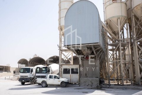 Factory in Al Quoz, Dubai 8268 sq.m. № 38928 - photo 4