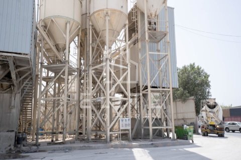 Factory in Al Quoz, Dubai 8268 sq.m. № 38928 - photo 9