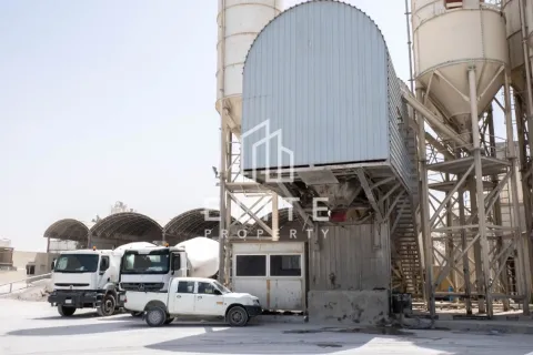 Factory in Al Quoz, Dubai 8268 sq.m. № 38928 - photo 5