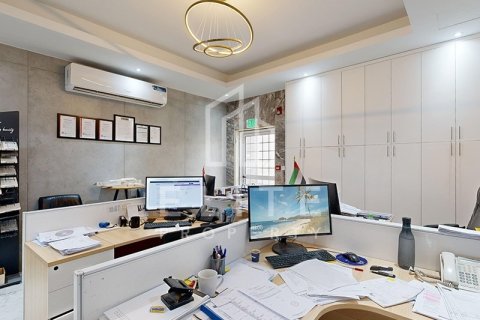 Commercial property in Al Quoz, Dubai 2323 sq.m. № 38926 - photo 9