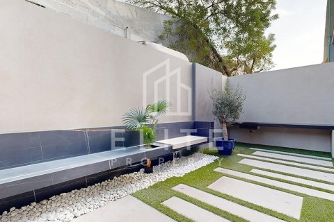 Commercial property in Al Quoz, Dubai 2323 sq.m. № 38926 - photo 22