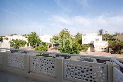 Villa in Dubai 4 bedrooms, 545 sq.m. № 21901 - photo 16
