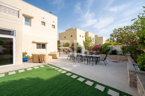 Villa in Dubai 4 bedrooms, 545 sq.m. № 21901 - photo 21