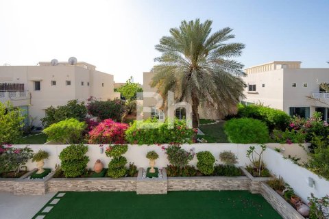 Villa in Dubai 4 bedrooms, 545 sq.m. № 21901 - photo 18