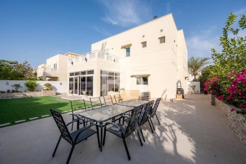 Villa in Dubai 4 bedrooms, 545 sq.m. № 21901 - photo 1