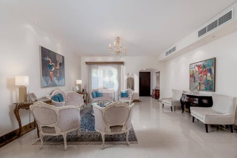 Villa in Dubai 4 bedrooms, 545 sq.m. № 21901 - photo 2