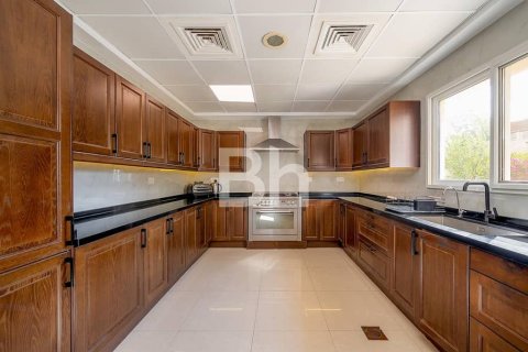 Villa in Dubai 4 bedrooms, 545 sq.m. № 21901 - photo 4