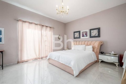 Villa in Dubai 4 bedrooms, 545 sq.m. № 21901 - photo 8