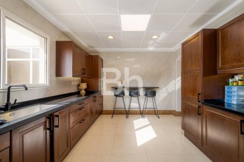 Villa in Dubai 4 bedrooms, 545 sq.m. № 21901 - photo 5