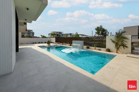 Villa in Dubai Hills Estate, Dubai 5 bedrooms, 660 sq.m. № 11280 - photo 1