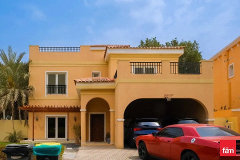 Снять в аренду виллу в Дубае: 5 спален, 674м², № 60558 - фото 1