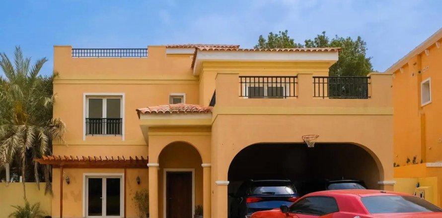 Вилла в Дубае, 5 спален, 674м², № 60558