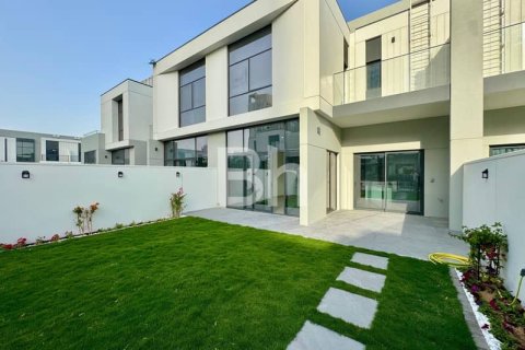Снять в аренду таунхаус в Al Furjan, Дубай: 3 спальни, 238м², № 22209 - фото 1
