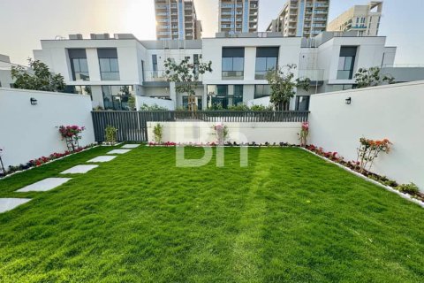Снять в аренду таунхаус в Al Furjan, Дубай: 3 спальни, 238м², № 22209 - фото 2