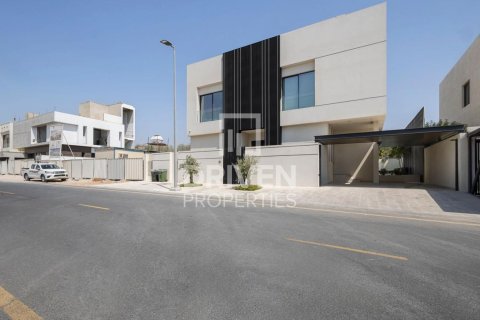 Villa in Nad Al Sheba 1, Nadd Al Sheba, Dubai 4 bedrooms, 567 sq.m. № 64747 - photo 1