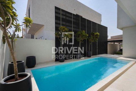Villa in Nad Al Sheba 1, Nadd Al Sheba, Dubai 4 bedrooms, 567 sq.m. № 64747 - photo 2
