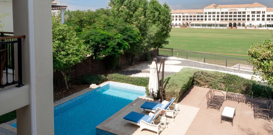 Villa in Dubai 4 bedrooms, 792.5 sq.m. № 67452