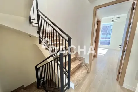 Townhouse in Dubai Investment Park, Dubai 4 bedrooms, 245 sq.m. № 104824 - photo 9